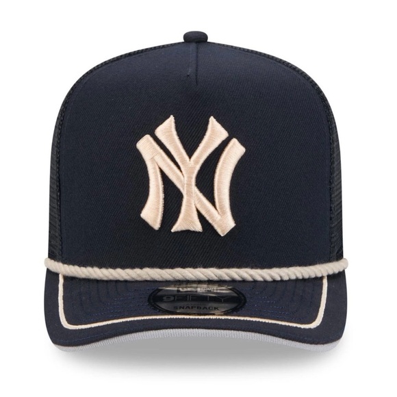 New Era NavyNew York Yankees Vintage Rope Trucker A-Frame 9 FIFTY Adjustable Hat - Picture 1 of 6